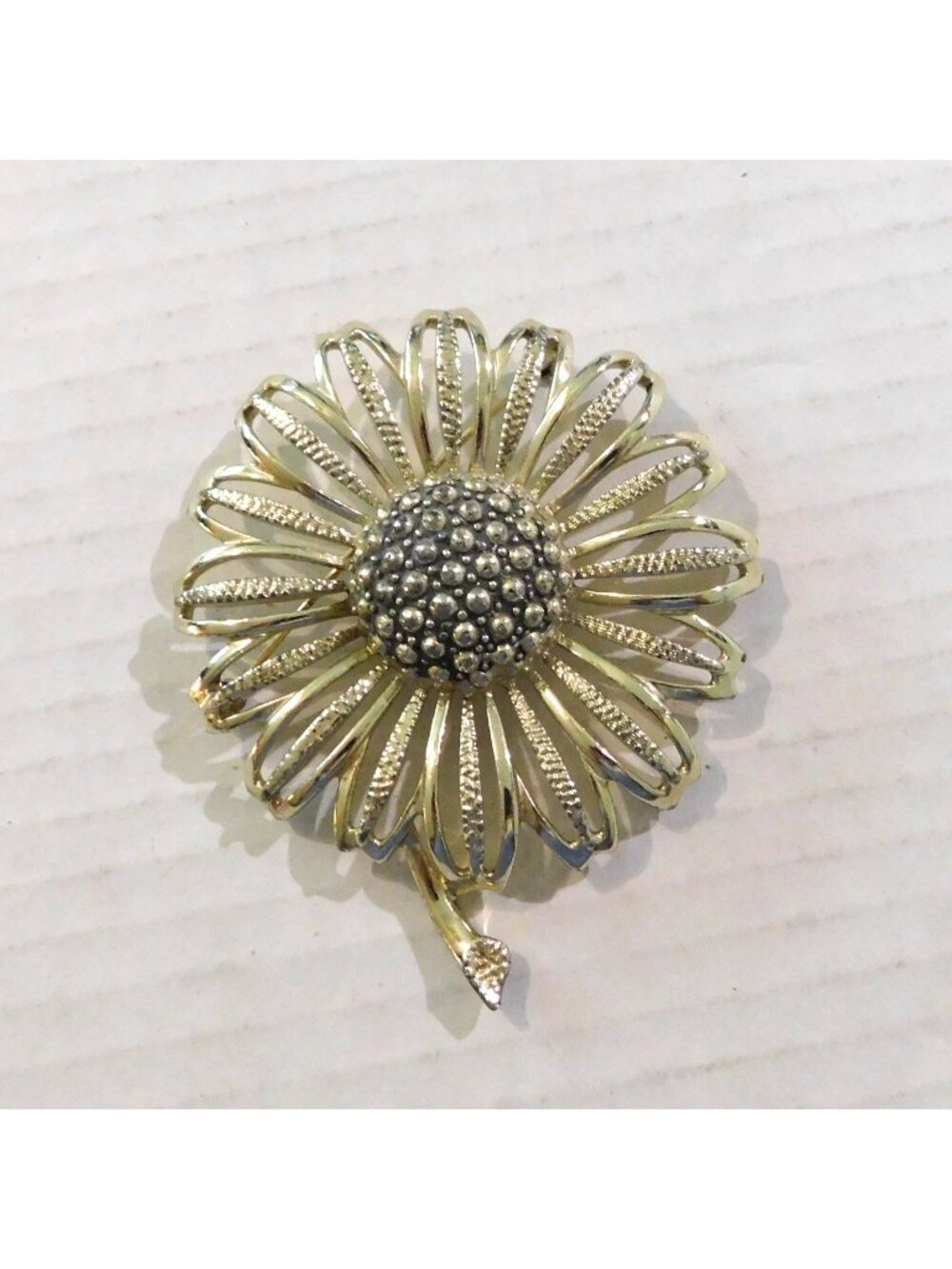Sarah Coventry Signed Vintage Daisy Mae Silver-Tone Pin Brooch Floral Openwork